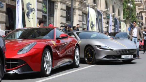 Sürət avtomobillərinin və “Supercar”ların nümayişi keçirildi - FOTOLAR